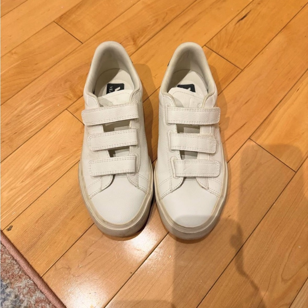 Veja size 38